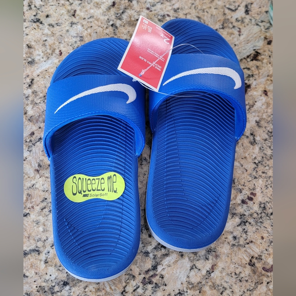 Have Size 2Y and 3Y Nike Blue Slide Sandals - Picture 3 of 4